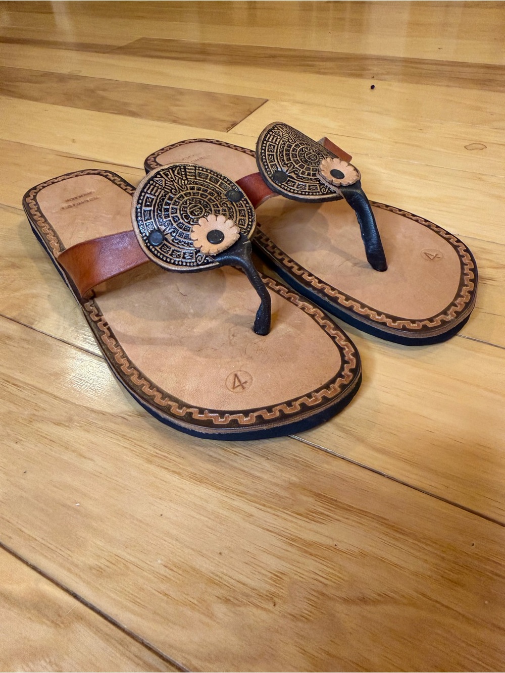 Vintage Handcrafted Mexican Leather Aztec Calendar Thong Sandals Sz 4 / Mex 4